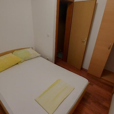 Apartments By The Sea Mandre, Pag - 6507 Kolan Exterior foto