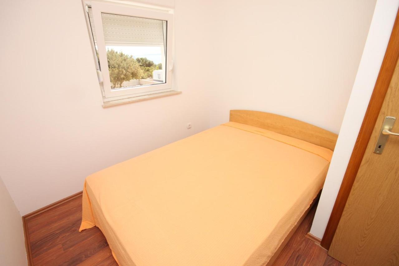 Apartments By The Sea Mandre, Pag - 6507 Kolan Exterior foto