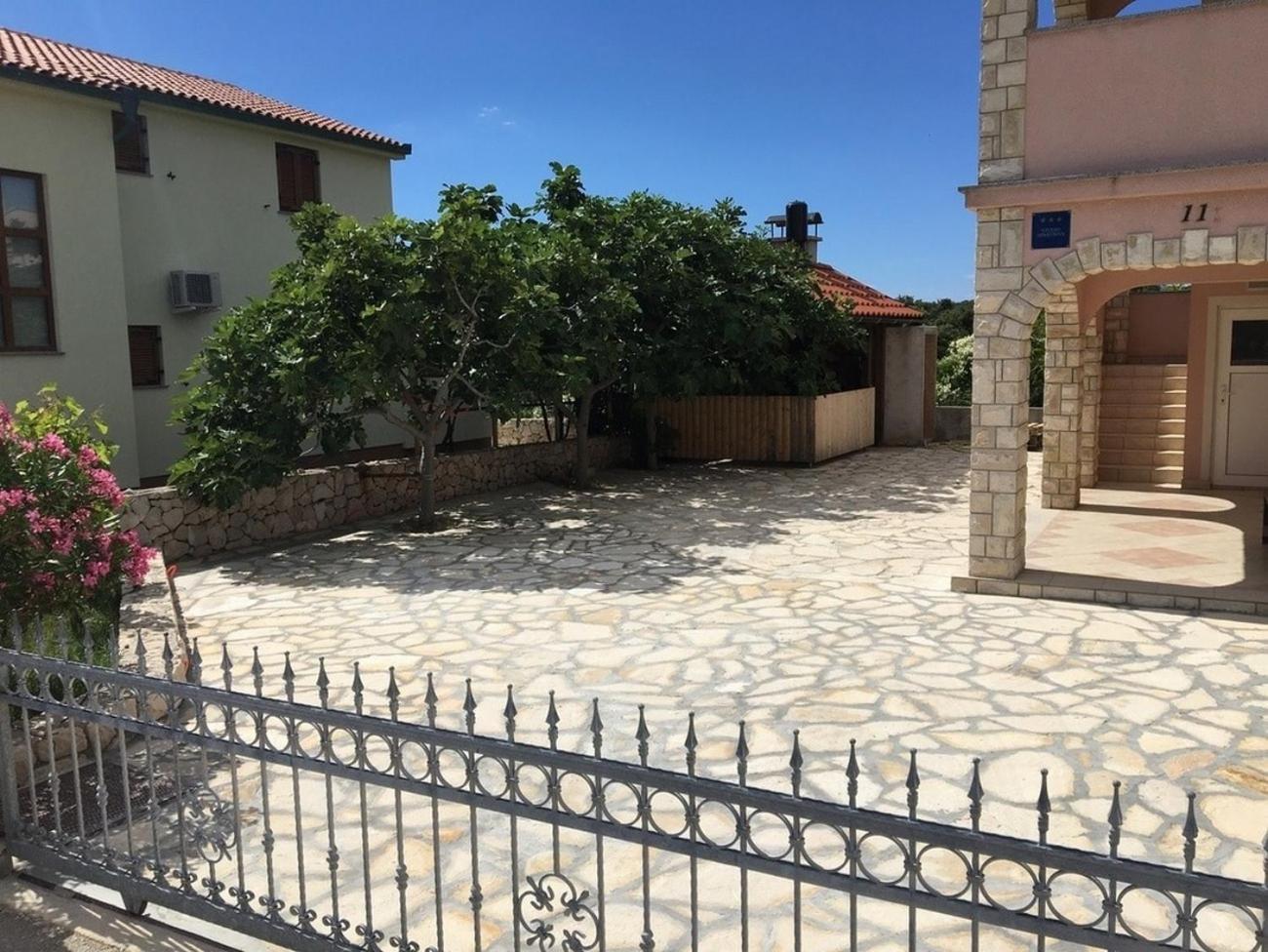Apartments By The Sea Mandre, Pag - 6507 Kolan Exterior foto