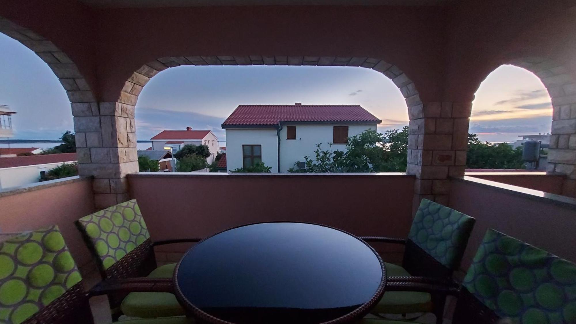 Apartments By The Sea Mandre, Pag - 6507 Kolan Exterior foto